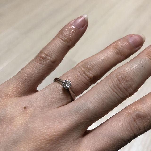 【エクセルコダイヤモンド(EXELCO DIAMOND)の口コミ】 ダイヤモンドの品質と大きさ、それに対する価格が決め手でした。0.3カラッ…