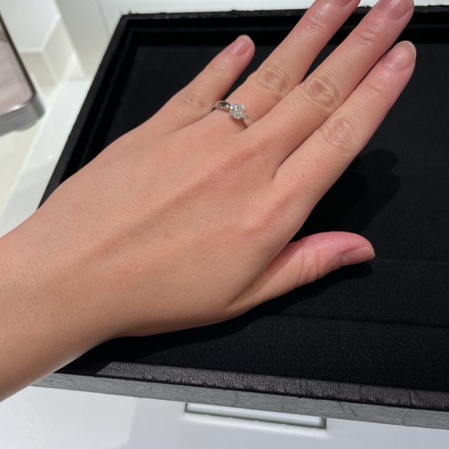 【ティファニー(Tiffany & Co.)の口コミ】 人気のハーモニーです。同じティファニーのセッティングと比べると高さが…