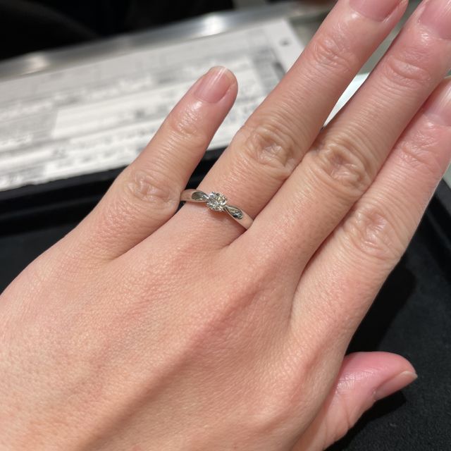 【ティファニー(Tiffany & Co.)の口コミ】 人気のハーモニーです。同じティファニーのセッティングと比べると高さが…