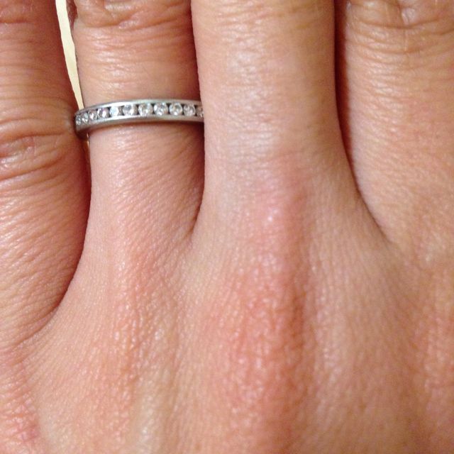 【ティファニー(Tiffany & Co.)の口コミ】 フルエタニティリングということで、リング全体にたくさんのダイヤが入っ…