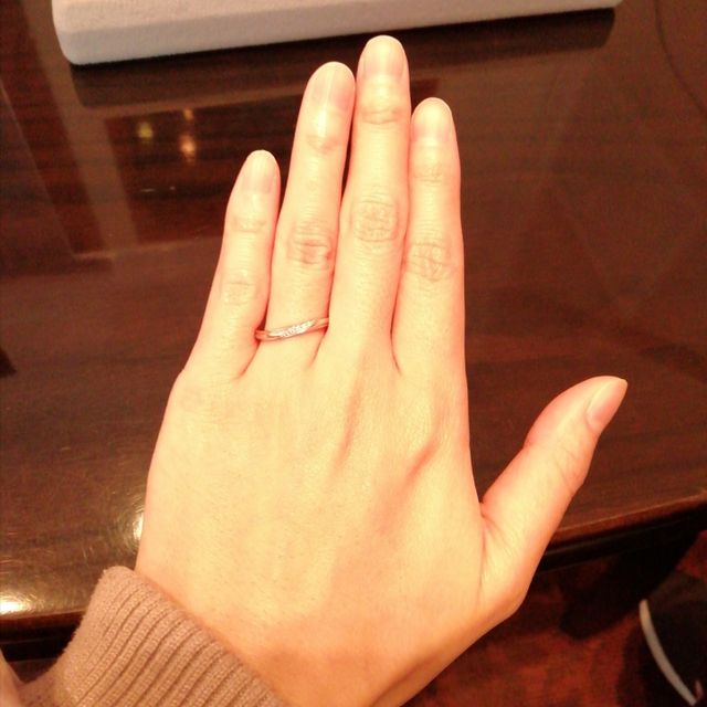 【ケイウノ ブライダル(K.UNO BRIDAL)の口コミ】 なめらかなウェーブとふっくらとしたデザイン、プラチナとピンクゴールド…