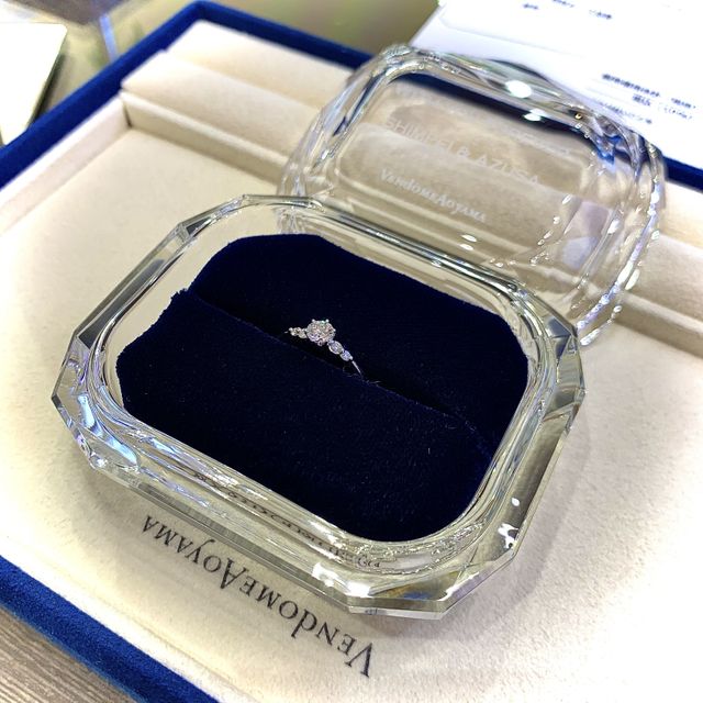 【ヴァンドーム青山(VENDOME AOYAMA)の口コミ】 大きなダイヤとその周りの小さなダイヤの可愛さに一目惚れしました.指輪を…