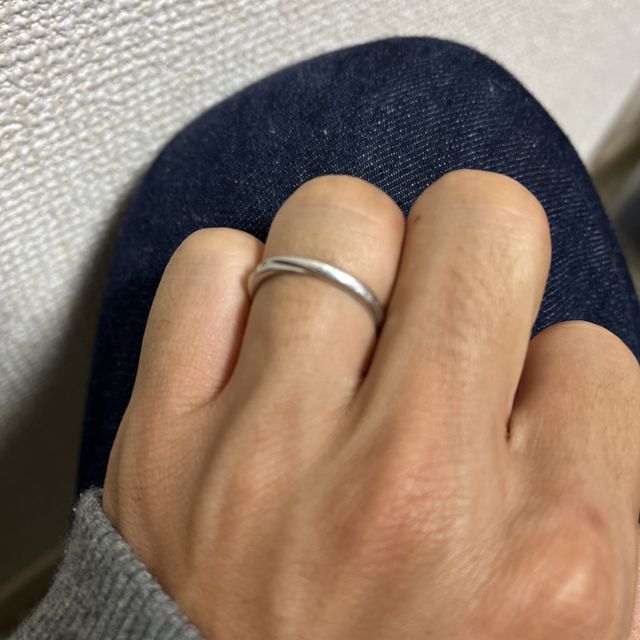 【アイプリモ(I-PRIMO)の口コミ】 結婚指輪は普通の丸いものではなく、少しウェーブを出したりおしゃれなも…