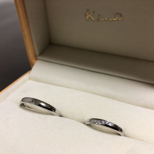 【ケイウノ ブライダル(K.UNO BRIDAL)の口コミ】 初めはシンプルな指輪を考えていたのですが、パンフレットや実際のサンプ…