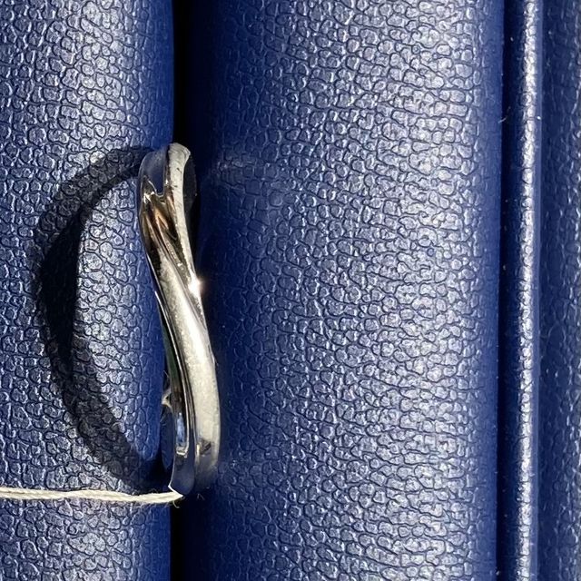 【銀座ダイヤモンドシライシの口コミ】 デザインはシンプルな物からダイヤモンドがたくさん入ってる豪華な物、ミ…