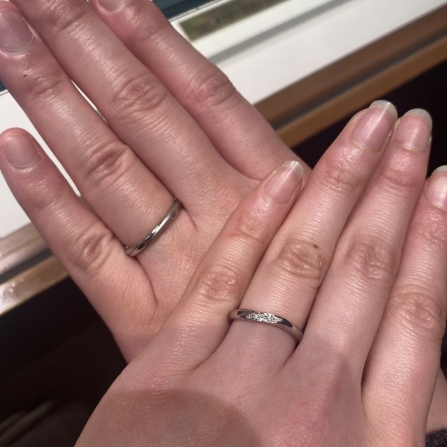 【銀座ダイヤモンドシライシの口コミ】 デザインは男女別々の物にしました。
女性の方が高いのかと思いましたが、…
