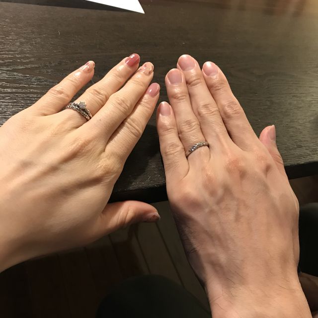 【入倉康ジュエリー工房の口コミ】 婚約指輪と重ねてつけたかったので、指輪のバランスを考えました。夫婦別…
