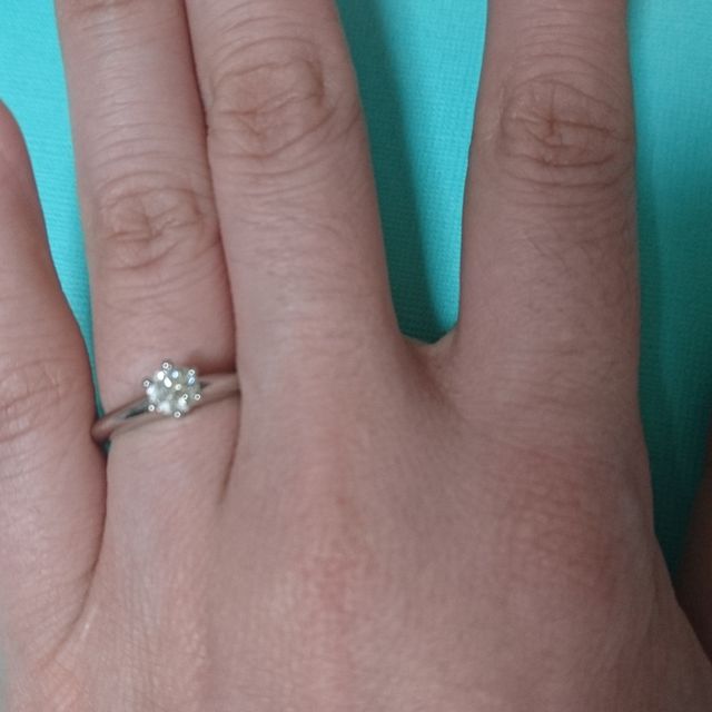 【ティファニー(Tiffany & Co.)の口コミ】 一粒ダイヤの指輪なので、シンプルで上品、そして飽きのこないデザインで…