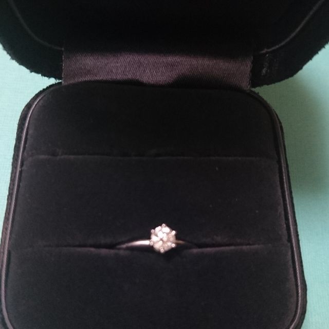 【ティファニー(Tiffany & Co.)の口コミ】 一粒ダイヤの指輪なので、シンプルで上品、そして飽きのこないデザインで…