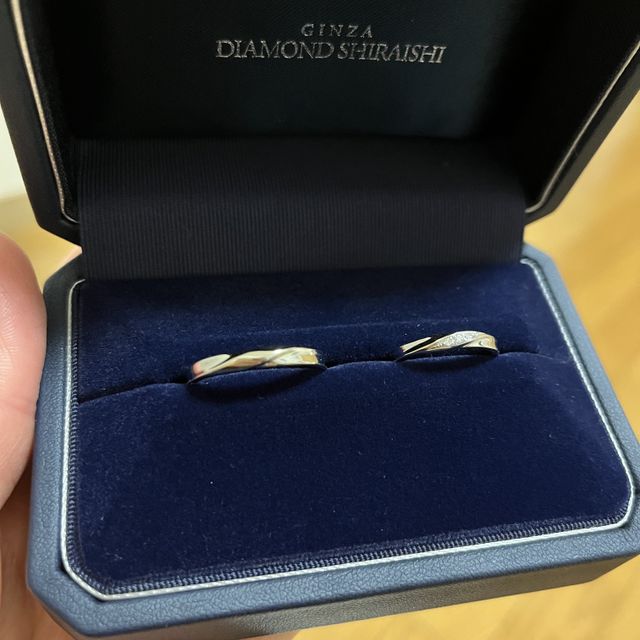 【銀座ダイヤモンドシライシの口コミ】 デザインが綺麗でダイヤが入っていないところもキラキラして見えます。装…