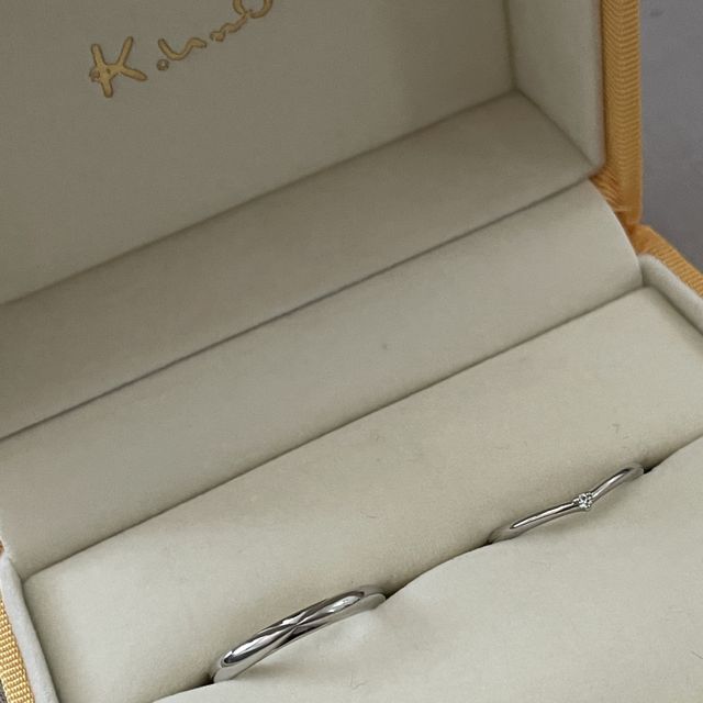 【ケイウノ ブライダル(K.UNO BRIDAL)の口コミ】 男女共に細身のデザインになっており、男性の方は追加料金のかからない範…