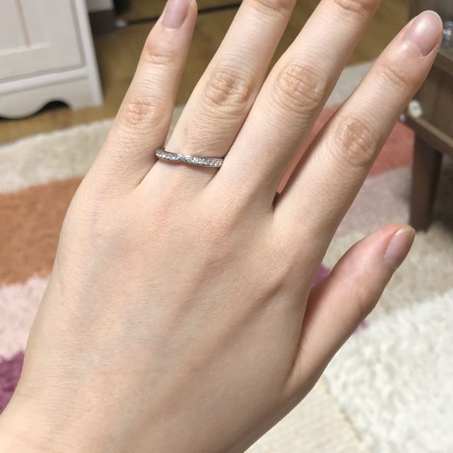 【ラザール ダイヤモンド(LAZARE DIAMOND)の口コミ】 ハーフエタニティの指輪にしようと決めていました。他のブランドとも悩み…