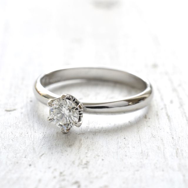 【湘南彫金工房 andfuseの口コミ】 彼女が細めの指なので、あまりゴテゴテしたものは似合わないと思い、最も…