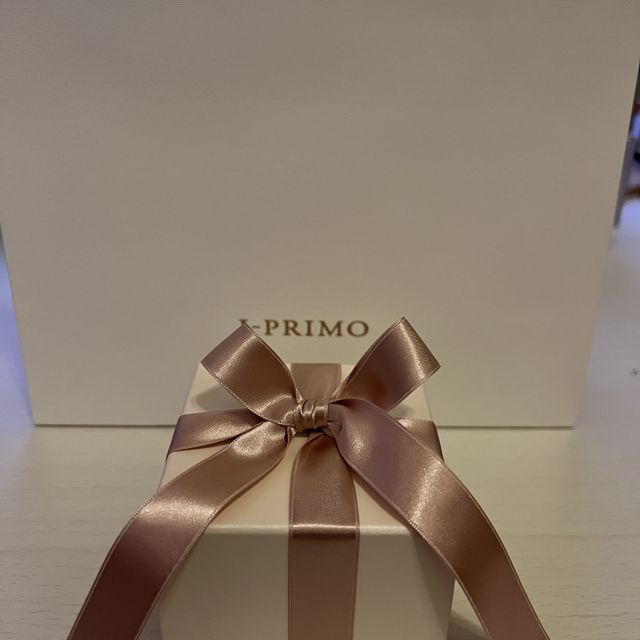 【アイプリモ(I-PRIMO)の口コミ】 他の指輪にないダイヤが3箇所に散らばったデザインと、ピンクゴールドとシ…