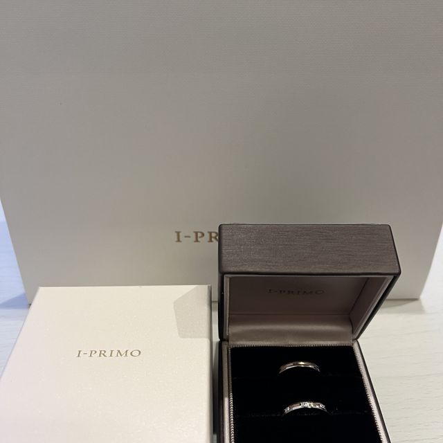 【アイプリモ(I-PRIMO)の口コミ】 他の指輪にないダイヤが3箇所に散らばったデザインと、ピンクゴールドとシ…