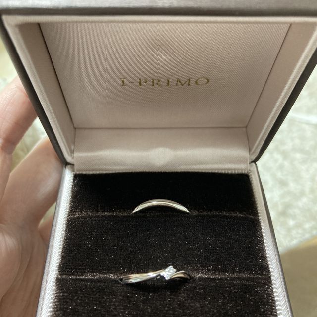 【アイプリモ(I-PRIMO)の口コミ】 指輪のウェーブがかったデザインがとても綺麗だなと思い、ほかの指輪とも…