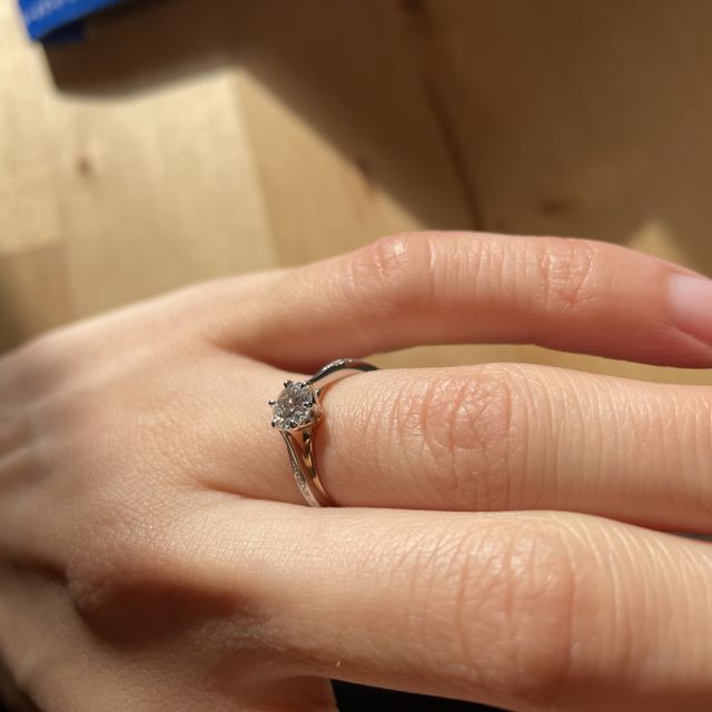 【LAPAGE(ラパージュ)の口コミ】 まず第一に、母に譲ってもらった婚約指輪の石を使えるブランドであること…