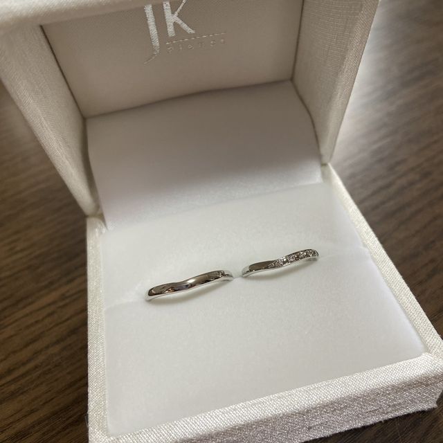 【1122 iifuufu bridal(いい夫婦ブライダル)の口コミ】 デザインと価格のバランス。
デザインはシンプルかつ、少しアクセントのあ…