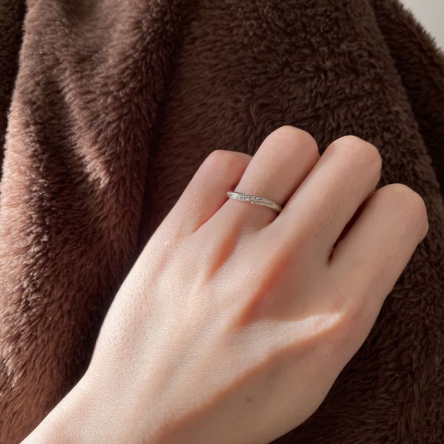 【エクセルコダイヤモンド(EXELCO DIAMOND)の口コミ】 主張しすぎないダイヤの大きさでとても可愛かったのでこちらに決めました…