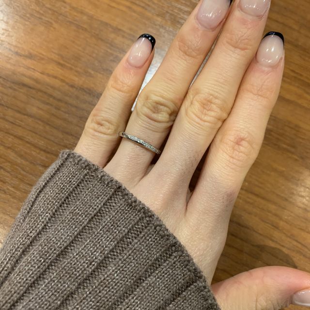 【銀座ダイヤモンドシライシの口コミ】 上品な輝きと細いラインのデザインに魅力を感じました。また、着けたとき…