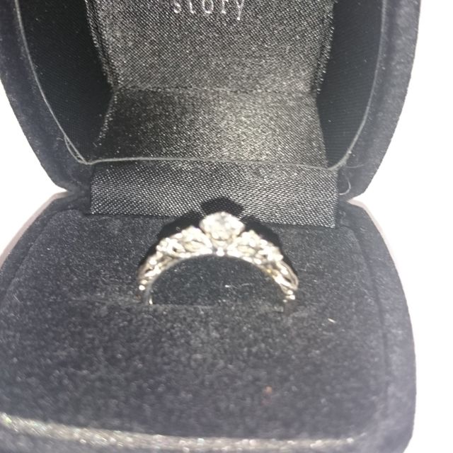 【JEWELRY  KAMATA(ジュエリーかまた)の口コミ】 色々なデザインがあって迷いましたが、店長のオススメで決定しました。デ…