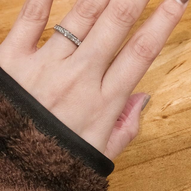 【ラザール ダイヤモンド(LAZARE DIAMOND)の口コミ】 ハーフエタニティで普段使いできるもので、30万円以内で探していました。…