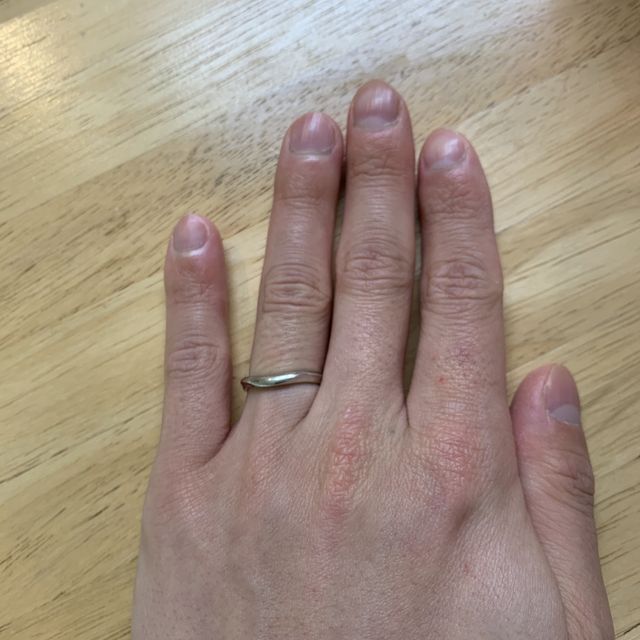 【ラザール ダイヤモンド(LAZARE DIAMOND)の口コミ】 指輪のデザインは、真っ直ぐな指輪よりもある程度曲線のある指輪を探して…