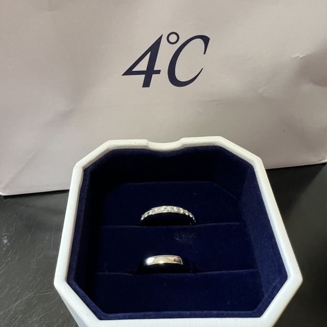 【4℃ BRIDAL(ヨンドシーブライダル)の口コミ】 元々私自身が指輪にダイヤが
沢山ついてるのに元々憧れがありました。

そ…