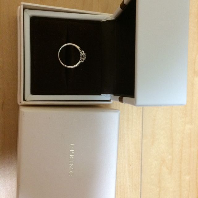 【アイプリモ(I-PRIMO)の口コミ】 ほしいと思っていたデザインそのものの指輪に出会えたので。リングを横か…