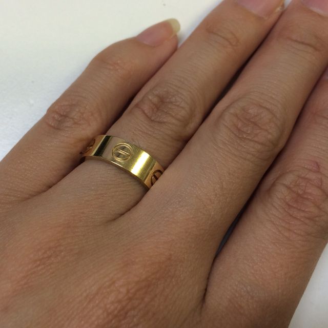 【カルティエ(Cartier)の口コミ】 どうせなら指輪には存在感が欲しいし、旦那さんの大きくてごつい指にも似…