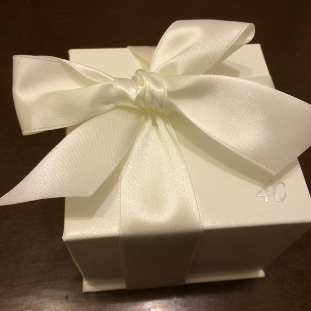 【4℃ BRIDAL(ヨンドシーブライダル)の口コミ】 シンプルで太さもちょうどよく、価格も予算内だったため。長く使いたかっ…