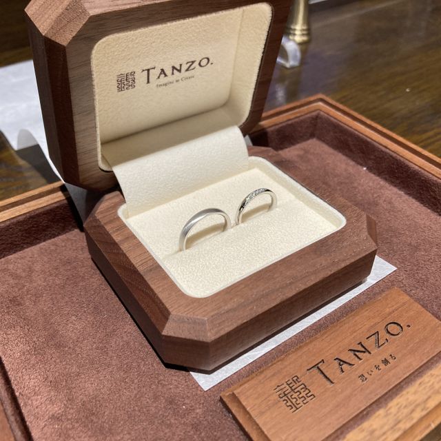 【TANZO.(鍛造指輪)の口コミ】 ダイヤモンドを斜めにいれるデザインにしたかったのですが、他のブランド…