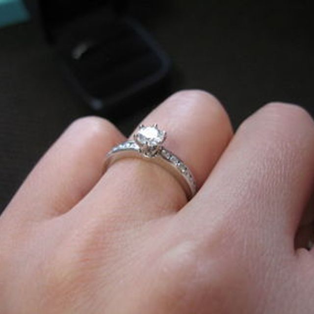 【ティファニー(Tiffany & Co.)の口コミ】 婚約指輪なので、記念に残る指輪を購入しました。嫁さんも非常に喜んでも…