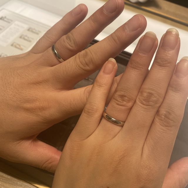 【ティファニー(Tiffany & Co.)の口コミ】 立体感のあるデザインで、婚約指輪にも合わせやすいと思います。存在感は…
