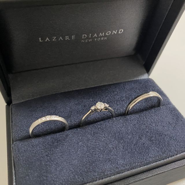 【ラザール ダイヤモンド(LAZARE DIAMOND)の口コミ】 控えめだけど、ダイヤがついてるものがよかったこと、
斜めにダイヤがつい…