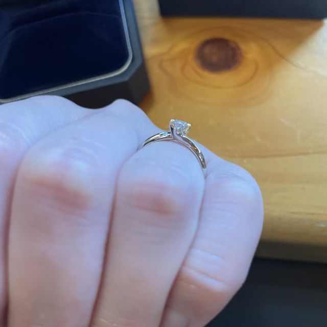 【銀座ダイヤモンドシライシの口コミ】 普段指輪をつけることがないので、派手すぎずなるべくシンプルなものを探…