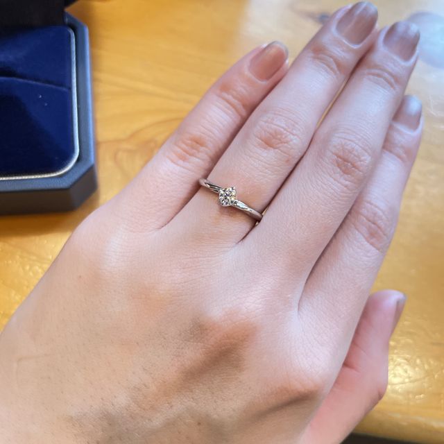 【銀座ダイヤモンドシライシの口コミ】 普段指輪をつけることがないので、派手すぎずなるべくシンプルなものを探…