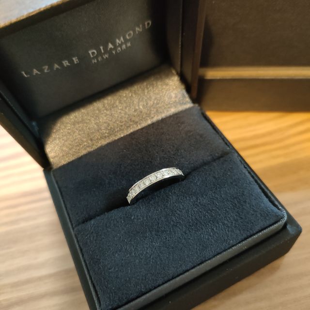 【ラザール ダイヤモンド(LAZARE DIAMOND)の口コミ】 色々と試着をし、あまり華奢なものより幅が太めなものの方が好みだとわか…
