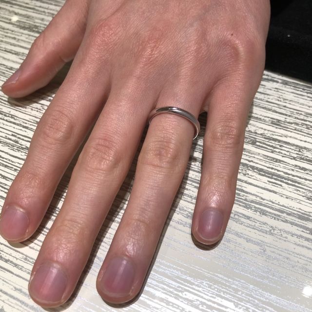 【TRECENTI(トレセンテ)の口コミ】 女性用の指輪には上だけではなく、指輪の側面にもダイヤが入っているのが…