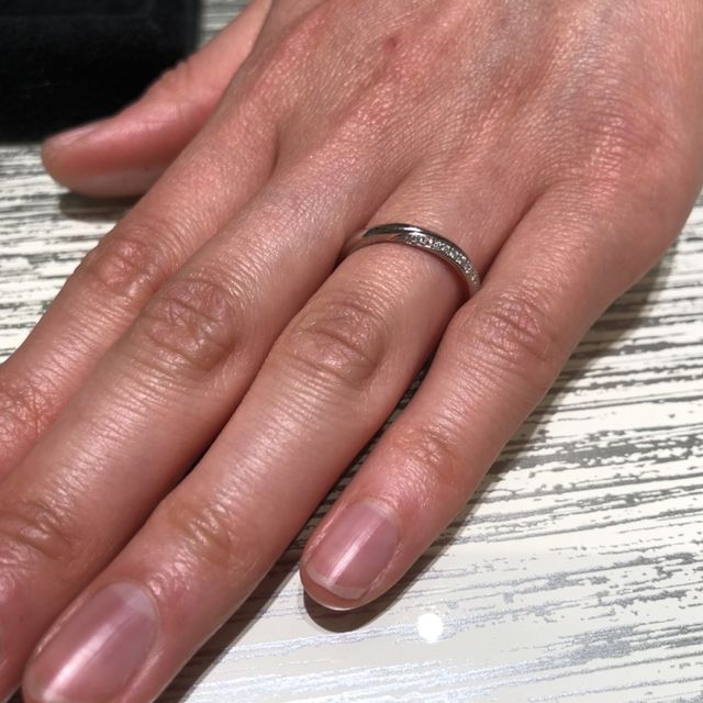 【TRECENTI(トレセンテ)の口コミ】 女性用の指輪には上だけではなく、指輪の側面にもダイヤが入っているのが…