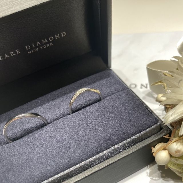 【ラザール ダイヤモンド(LAZARE DIAMOND)の口コミ】 夫が一目見て気に入ったので購入しました。
他の指輪よりダイヤモンドの輝…