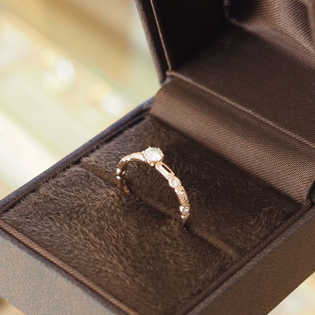 【CHER LUV(シェールラブ)の口コミ】 アンティーク調の人とかぶらないデザインをずっと探してました。彼はなる…