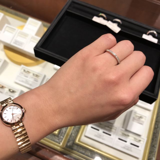 【ケイウノ ブライダル(K.UNO BRIDAL)の口コミ】 シンプルなハーフエターナルタイプを希望していたのでたくさんは試着しま…