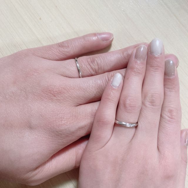 【4℃ BRIDAL(ヨンドシーブライダル)の口コミ】 ウェーブの物で派手じゃないもので価格もそんなに高すぎなかったのがいい…