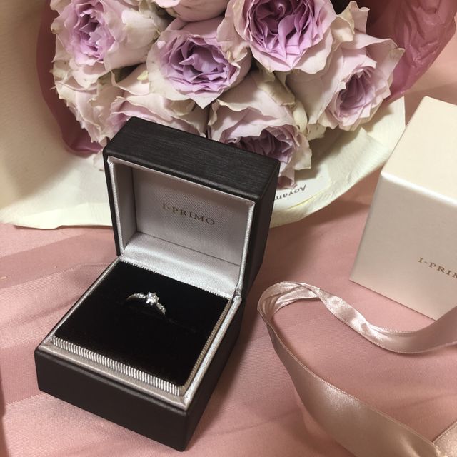 【アイプリモ(I-PRIMO)の口コミ】 デザインはストレートがいいなと思っていました。一緒に指輪を見に行きこ…