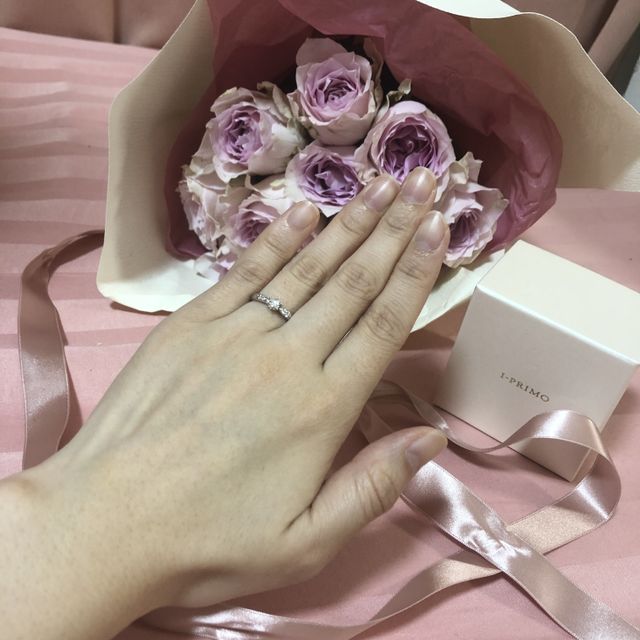 【アイプリモ(I-PRIMO)の口コミ】 デザインはストレートがいいなと思っていました。一緒に指輪を見に行きこ…