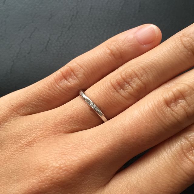 【俄(にわか)の口コミ】 初めて見た時にこれだと思いました！
シンプルでキレイな指輪が良いが、な…
