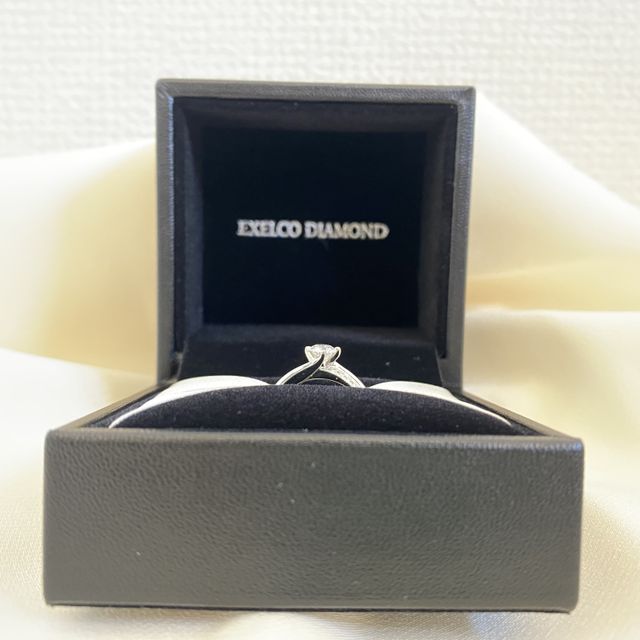 【エクセルコダイヤモンド(EXELCO DIAMOND)の口コミ】 なんと言ってもダイヤモンが浮いていることです！つけている時は側面から…