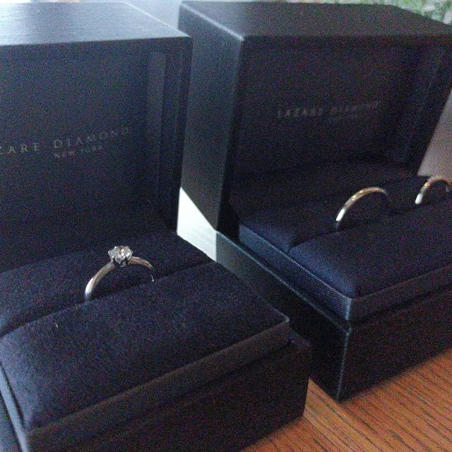 【ラザール ダイヤモンド(LAZARE DIAMOND)の口コミ】 シンプルなデザインが良く、ダイヤモンドが美しいものをと探し、ラザール…