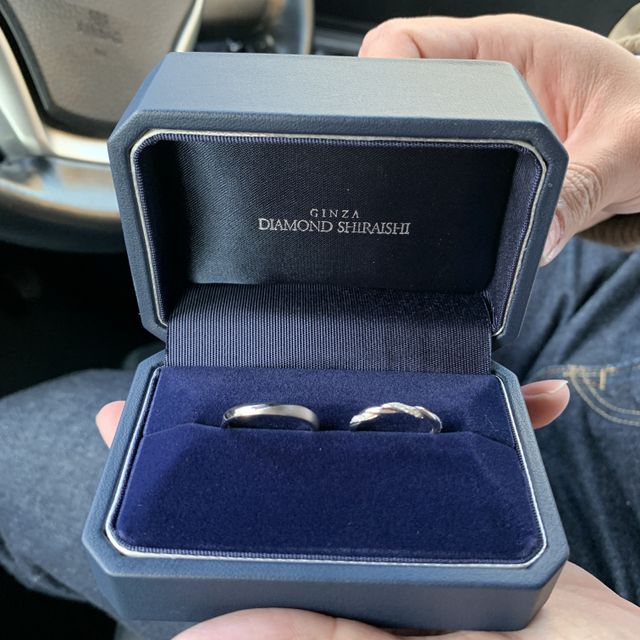 【銀座ダイヤモンドシライシの口コミ】 最初は、プラチナとゴールドの2色が良いと思って探していました。普通のプ…